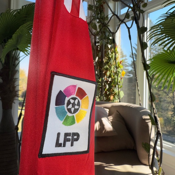 Inspired Adidas Real Madrid 2011-2012 - Ronaldo CR7 #7 Home Jersey Retro Footbal - Picture 5 of 6